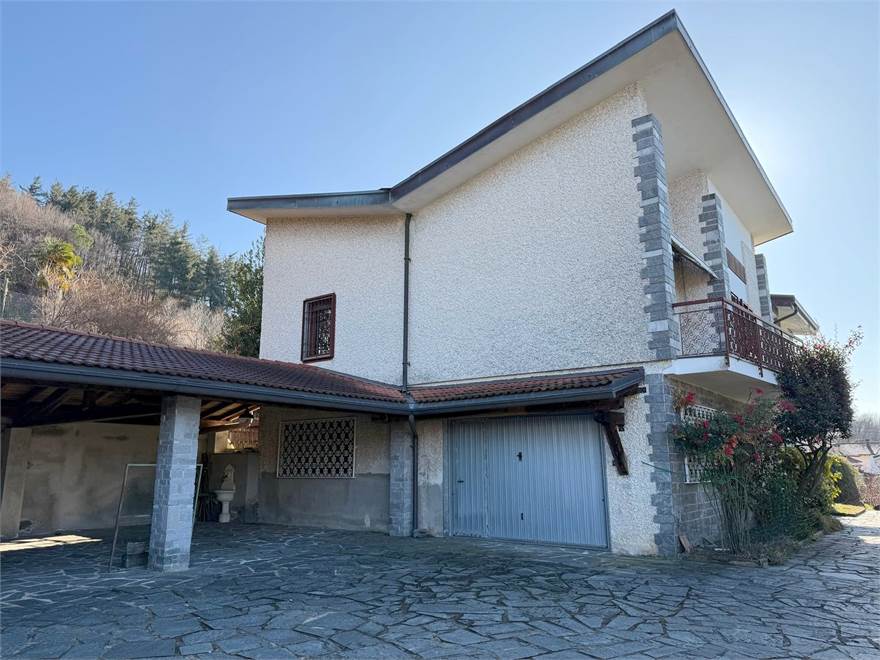 RETRO VILLA CON TETTOIA