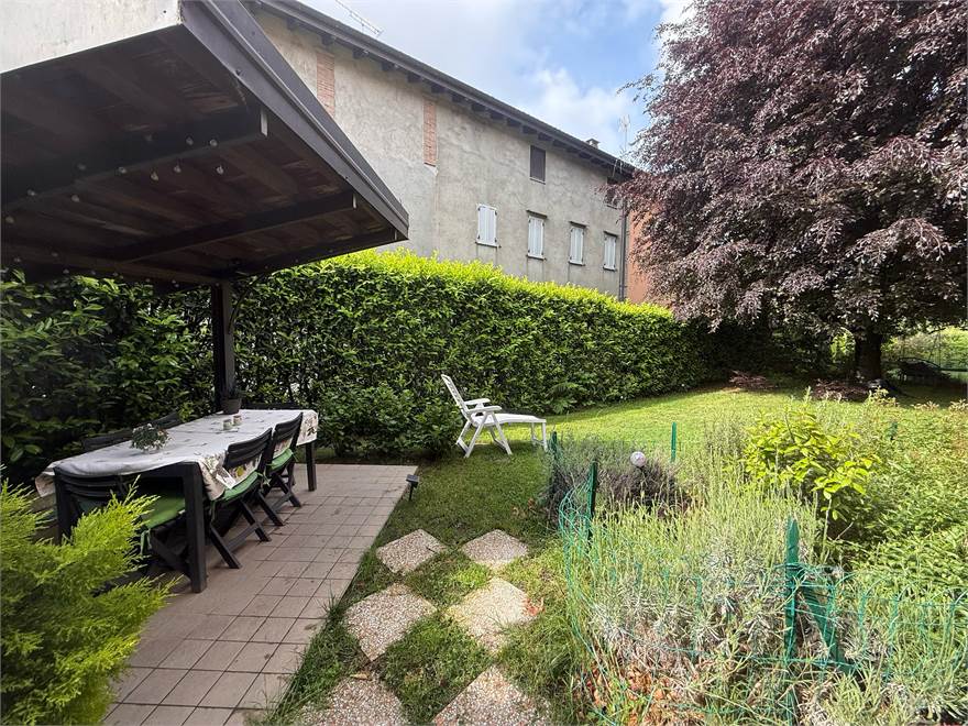 GIARDINO CON ZONA BARBEQUE