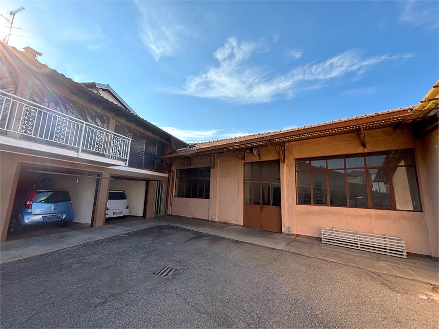 Esterno garage
