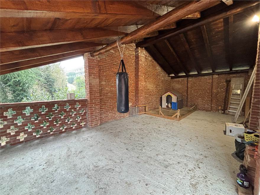 TERRAZZO PRIMO PIANO CON TETTO RIFATTO A NUOVO