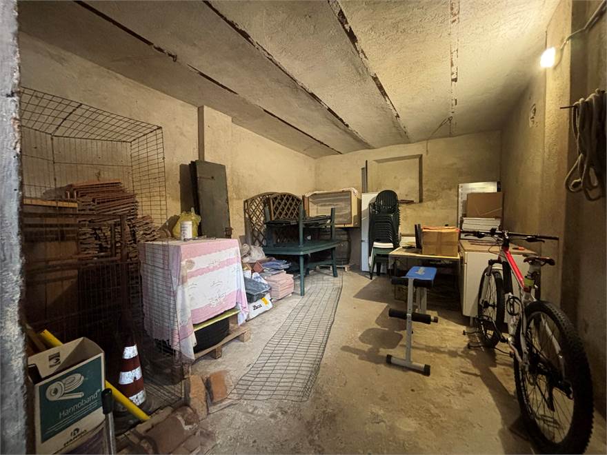 CANTINA ADIACENTE ALLA CASA