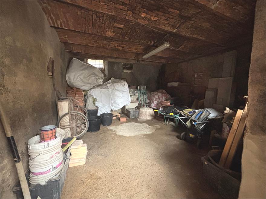 CANTINA ADIACENTE ALLA CASA