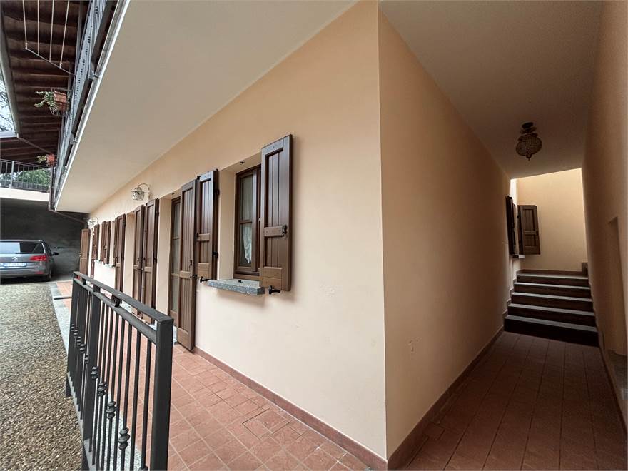 PIANO TERRA CHE PORTA SUL RETRO DEL GIARDINO