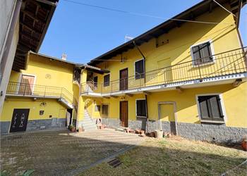 PORZIONE DI CASA AD AGRATE CONTURBIA