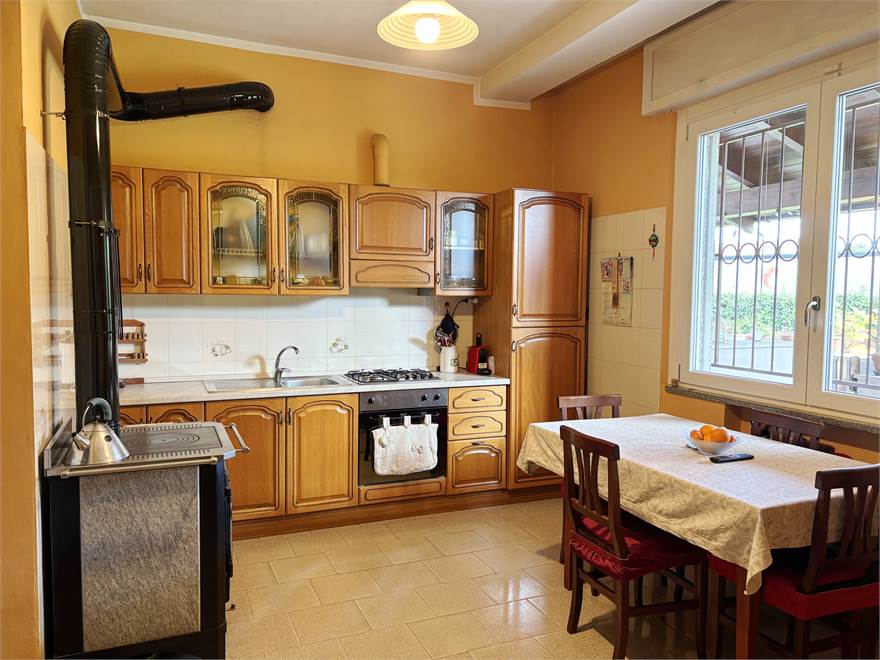 CUCINA PIANO RIALZATO