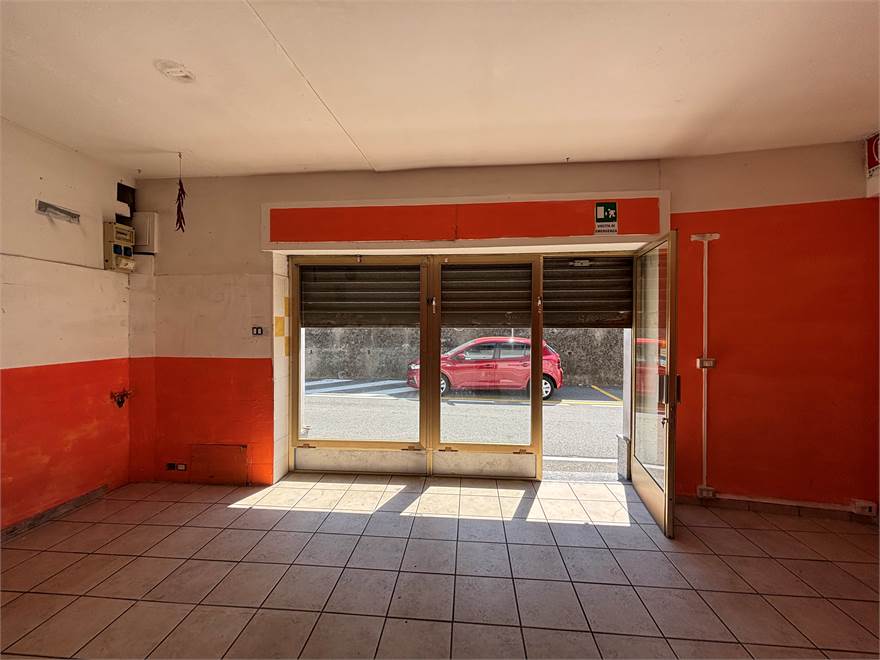 1° LOCALE