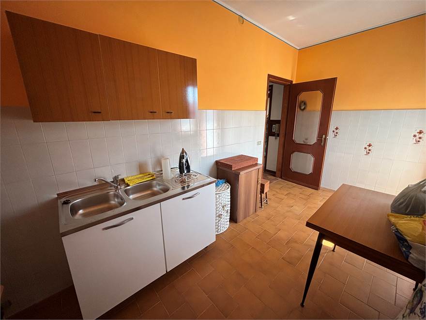 PRIMO PIANO: LOCALE RIPOSTIGLIO AD USO CUCINA
