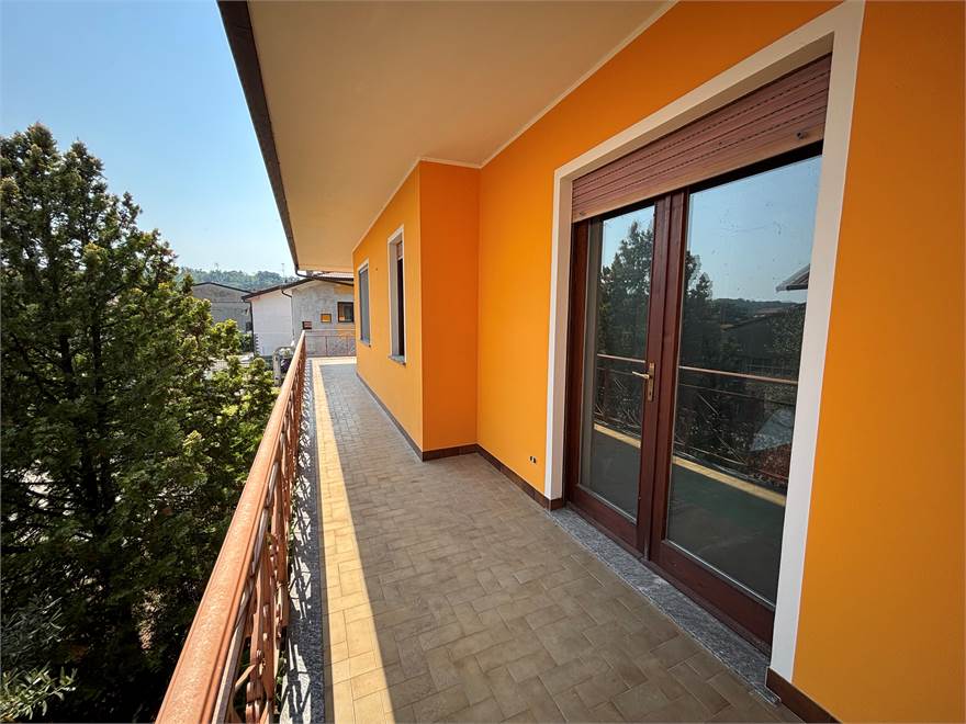 PIANO PRIMO: BALCONE